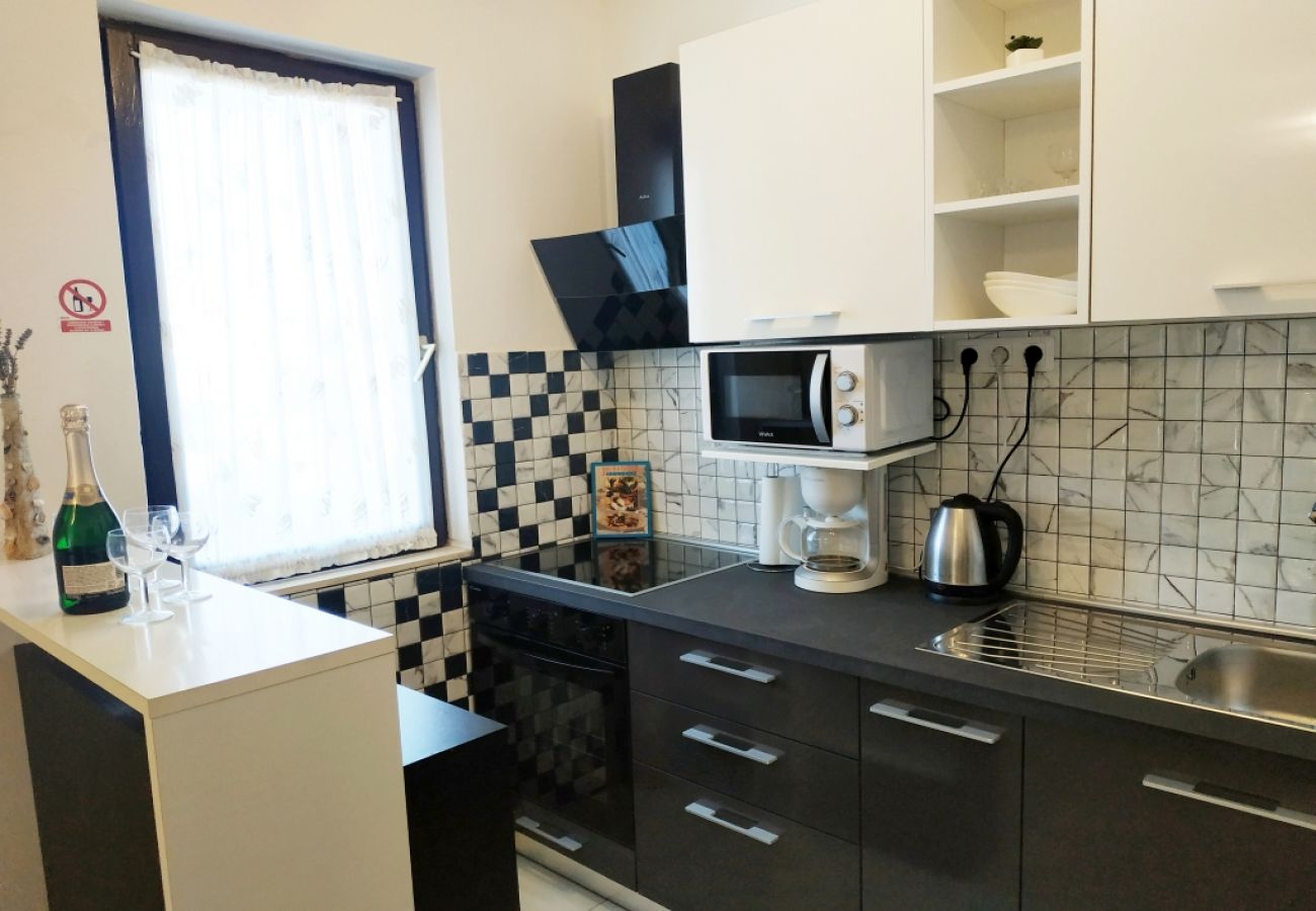 Apartamento en Ražanj - Apartamento en Ražanj con Terraza, Acondicionador, WIFI, Lavadora (3567-1)