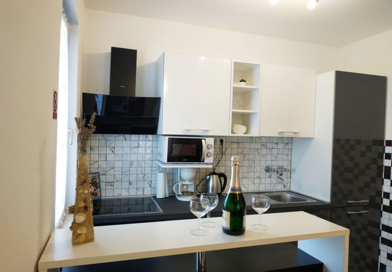 Apartamento en Ražanj - Apartamento en Ražanj con Terraza, Acondicionador, WIFI, Lavadora (3567-1)