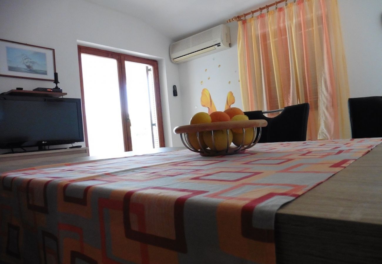 Apartamento en Punat - Apartamento en Punat con Balcón, Acondicionador, WIFI, Lavadora (3590-1)