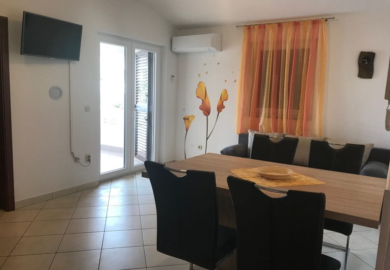 Apartamento en Punat - Apartamento en Punat con Balcón, Acondicionador, WIFI, Lavadora (3590-1)