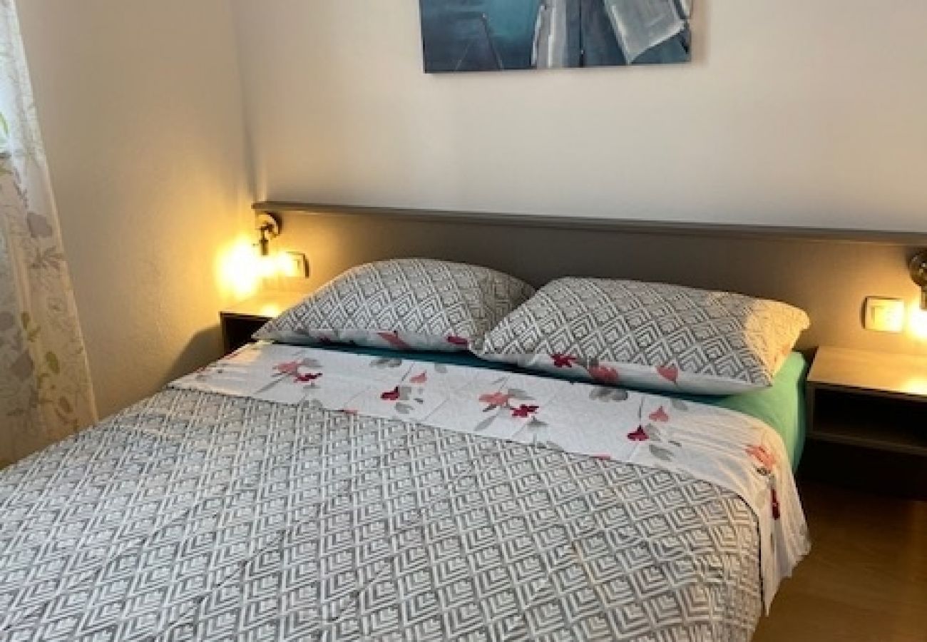 Apartamento en Punat - Apartamento en Punat con Balcón, Acondicionador, WIFI, Lavadora (3590-1)