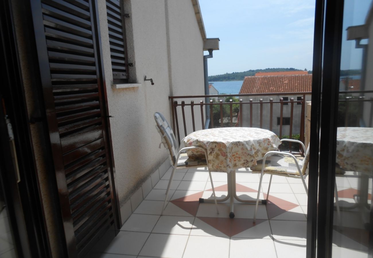 Apartamento en Vodice - Apartamento en Vodice con Seaview, Terraza, Acondicionador, WIFI (3420-3)