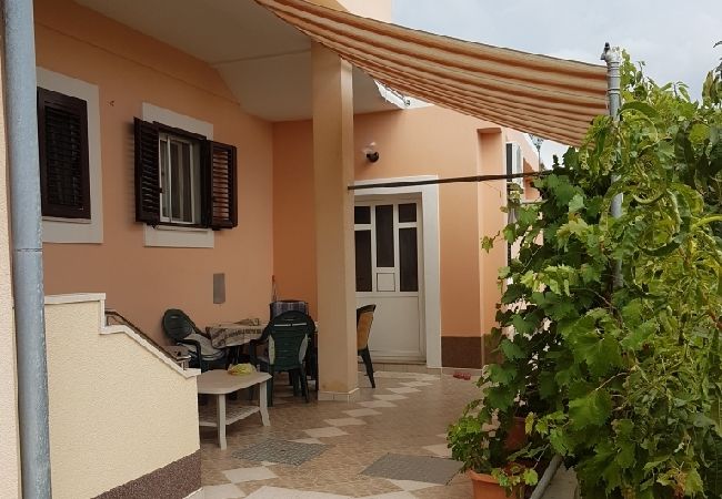 Apartamento en Privlaka - Apartamento en Privlaka con Terraza, Acondicionador, WIFI, Lavadora (821-2) Apartamento en Privlaka - Apartamento en Privlaka con Terraza, Acondicionador, WIFI, Lavadora (821-2)