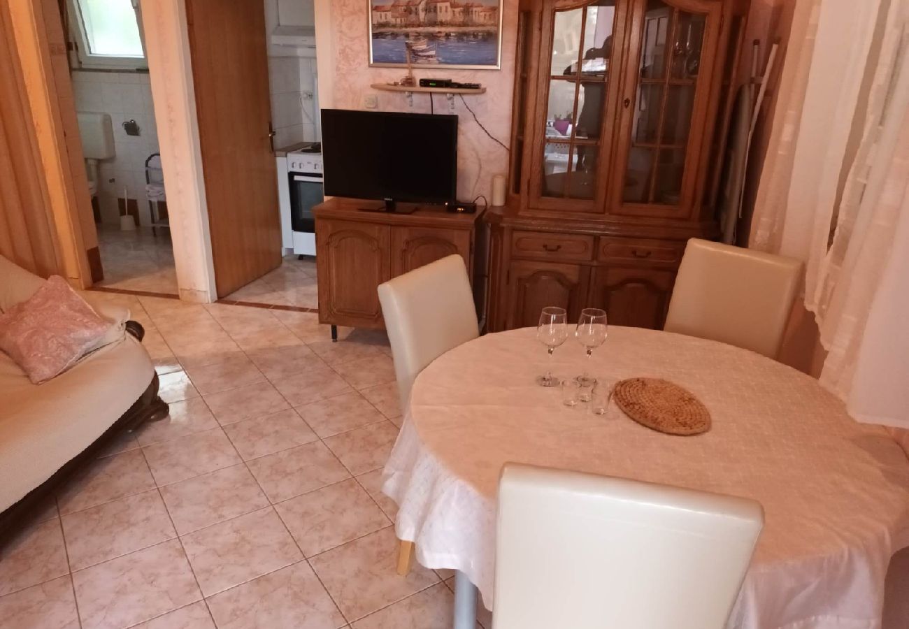 Apartamento en Privlaka - Apartamento en Privlaka con Terraza, Acondicionador, WIFI, Lavadora (821-2)