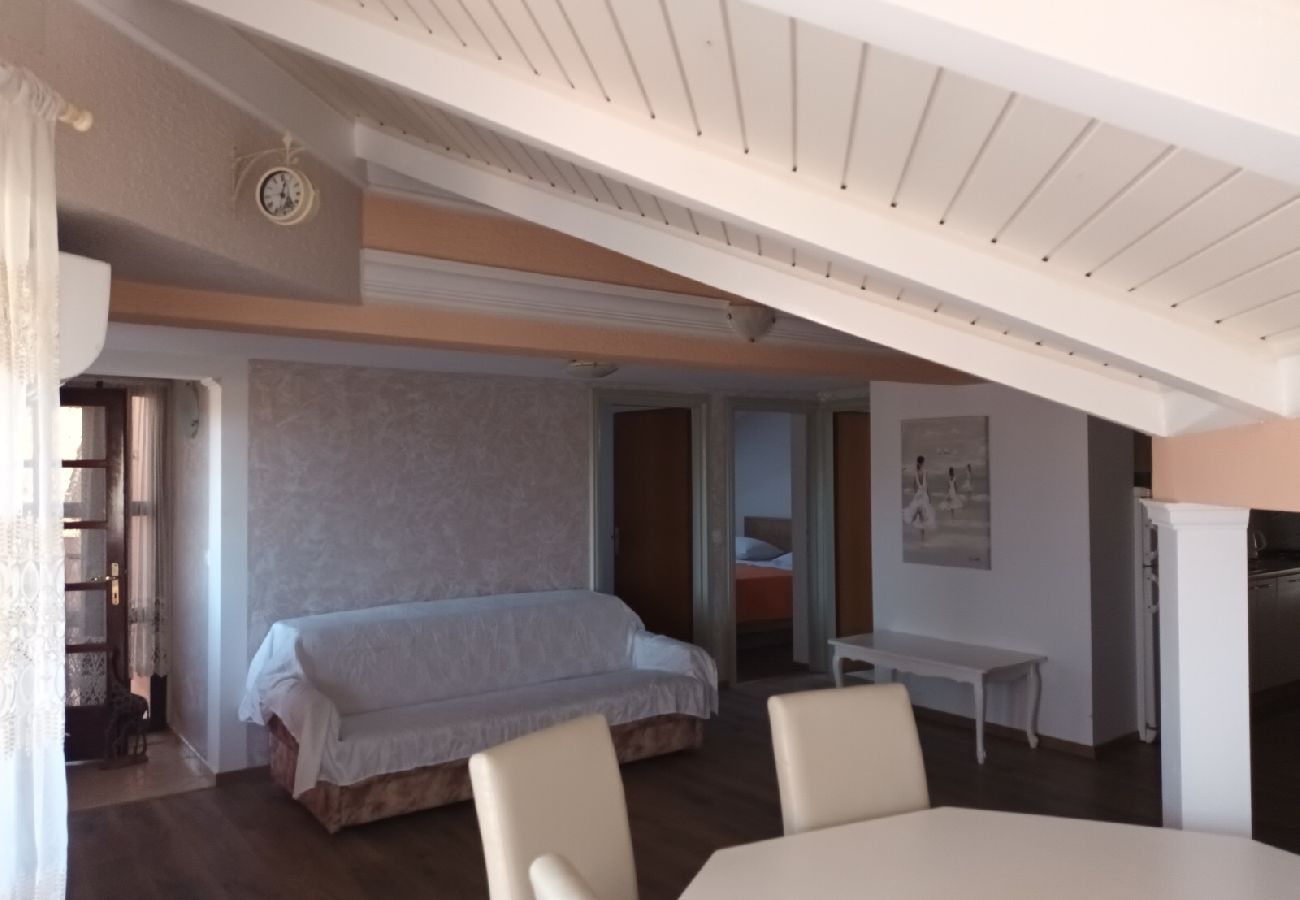 Apartamento en Privlaka - Apartamento en Privlaka con Terraza, Acondicionador, WIFI, Lavadora (821-3)