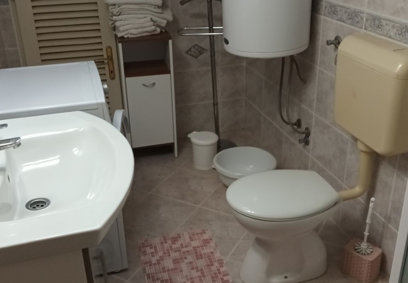 Apartamento en Privlaka - Apartamento en Privlaka con Terraza, Acondicionador, WIFI, Lavadora (821-3)