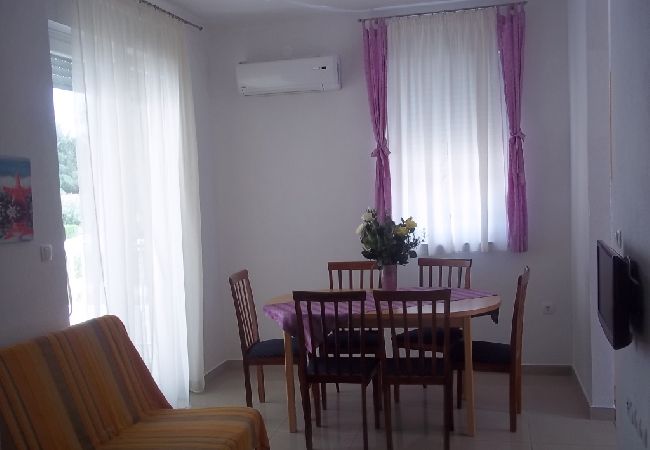 Apartamento en Vodice - Apartamento en Vodice con Terraza, Acondicionador, WIFI (3599-8) Apartamento en Vodice - Apartamento en Vodice con Terraza, Acondicionador, WIFI (3599-8)