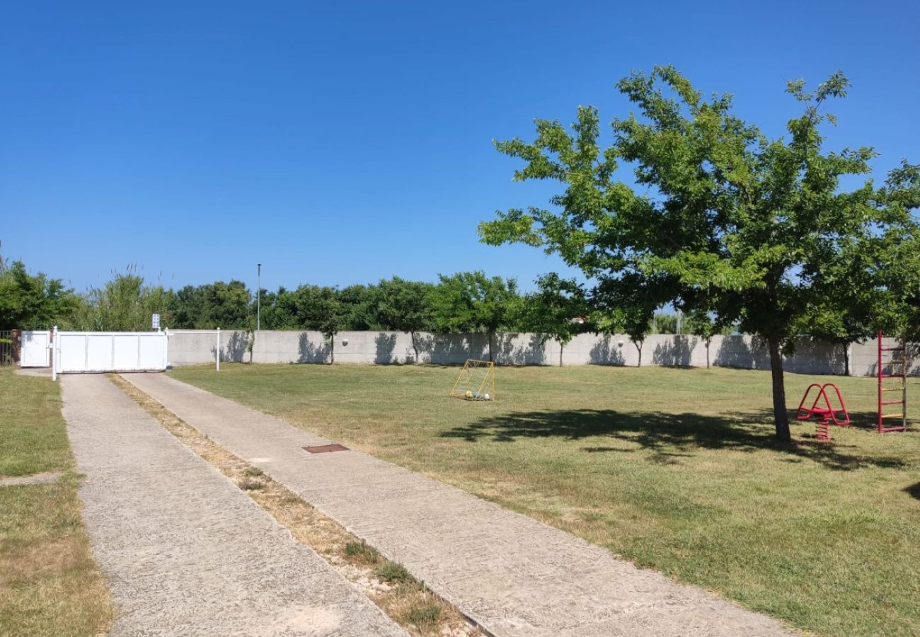 Apartamento en Privlaka - Apartamento en Privlaka con Seaview, Balcón, Acondicionador, WIFI (3598-1)
