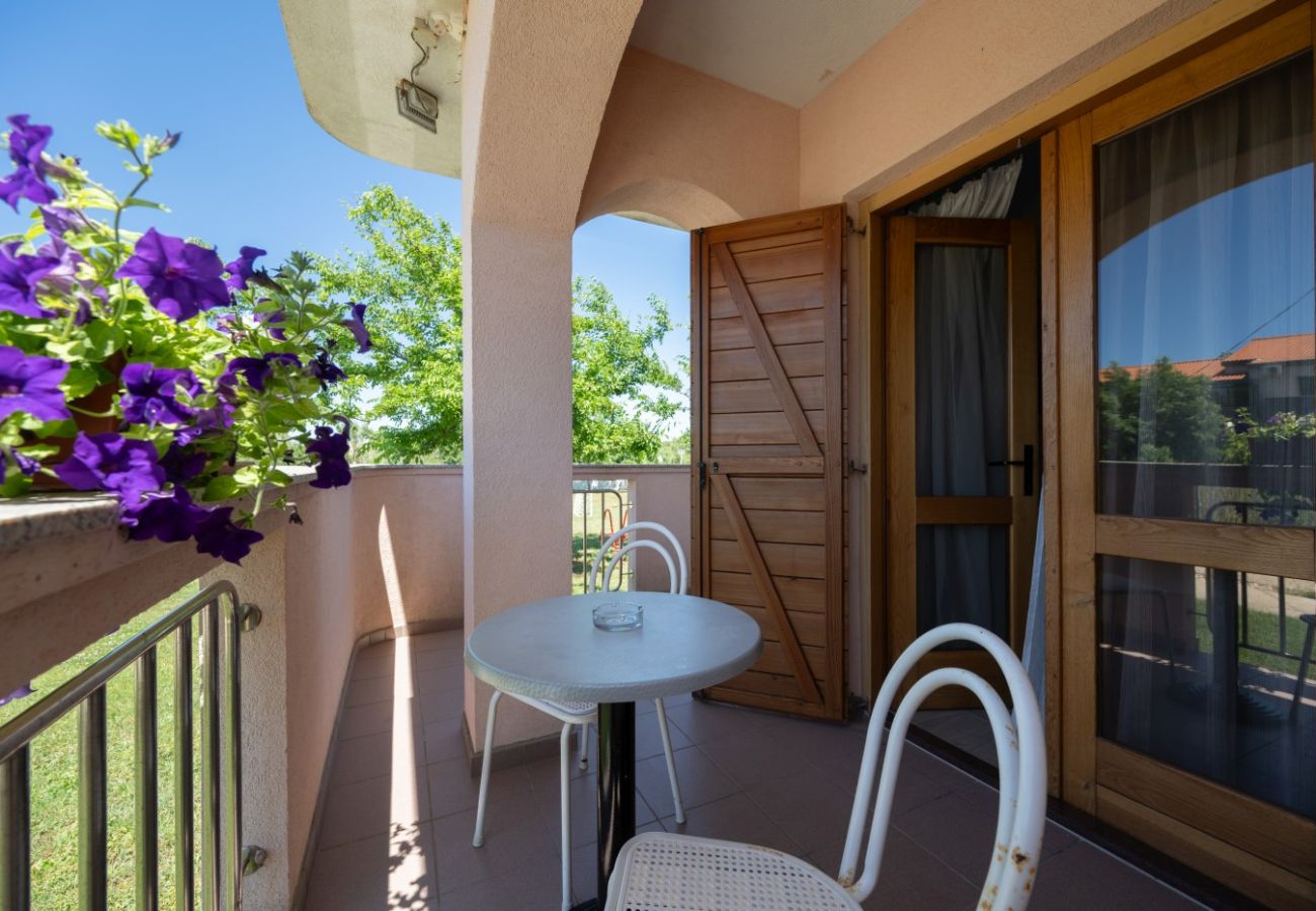 Apartamento en Privlaka - Apartamento en Privlaka con Seaview, Balcón, Acondicionador, WIFI (3598-1)