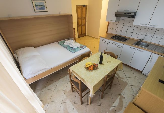 Apartamento en Privlaka - Apartamento en Privlaka con Seaview, Balcón, Acondicionador, WIFI (3598-4) Apartamento en Privlaka - Apartamento en Privlaka con Seaview, Balcón, Acondicionador, WIFI (3598-4)