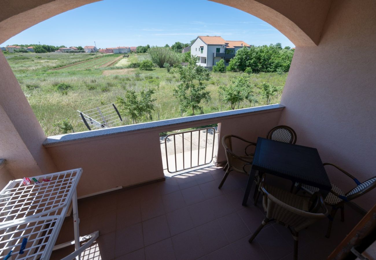 Apartamento en Privlaka - Apartamento en Privlaka con Seaview, Balcón, Acondicionador, WIFI (3598-4)