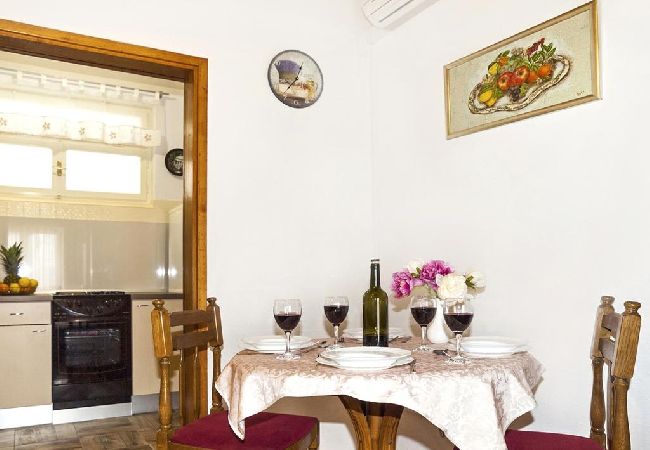 Apartamento en Drašnice - Apartamento en Drašnice con Seaview, Balcón, Acondicionador, WIFI (3586-1) Apartamento en Drašnice - Apartamento en Drašnice con Seaview, Balcón, Acondicionador, WIFI (3586-1)