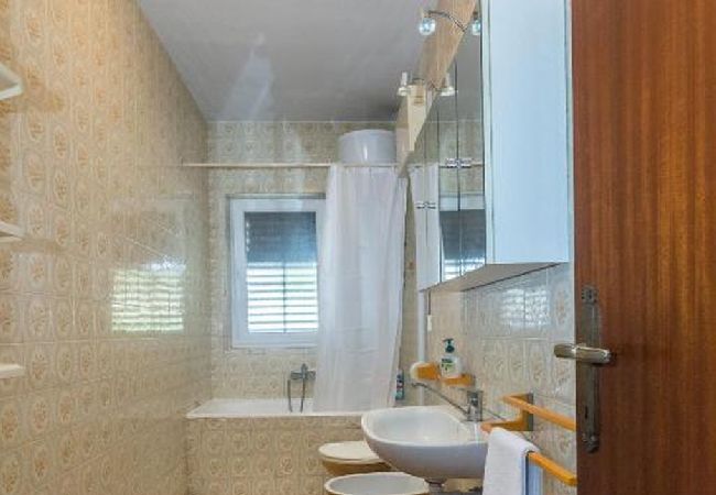 Apartamento en Jelsa - Apartamento en Jelsa con Balcón, Acondicionador, WIFI (3621-1) Apartamento en Jelsa - Apartamento en Jelsa con Balcón, Acondicionador, WIFI (3621-1)