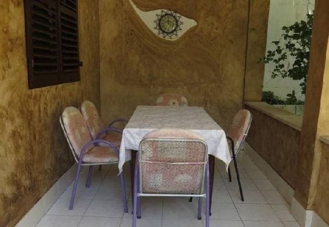 Apartamento en Jelsa - Apartamento en Jelsa con Terraza, Acondicionador, WIFI (3621-2) Apartamento en Jelsa - Apartamento en Jelsa con Terraza, Acondicionador, WIFI (3621-2)