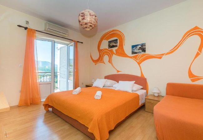 Apartamento en Jelsa - Apartamento en Jelsa con Terraza, Acondicionador, WIFI (3621-2) Apartamento en Jelsa - Apartamento en Jelsa con Terraza, Acondicionador, WIFI (3621-2)