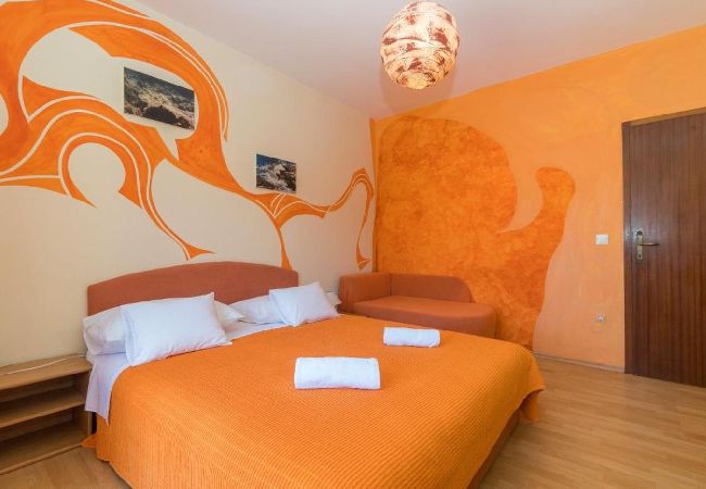 Apartamento en Jelsa - Apartamento en Jelsa con Terraza, Acondicionador, WIFI (3621-2) Apartamento en Jelsa - Apartamento en Jelsa con Terraza, Acondicionador, WIFI (3621-2)