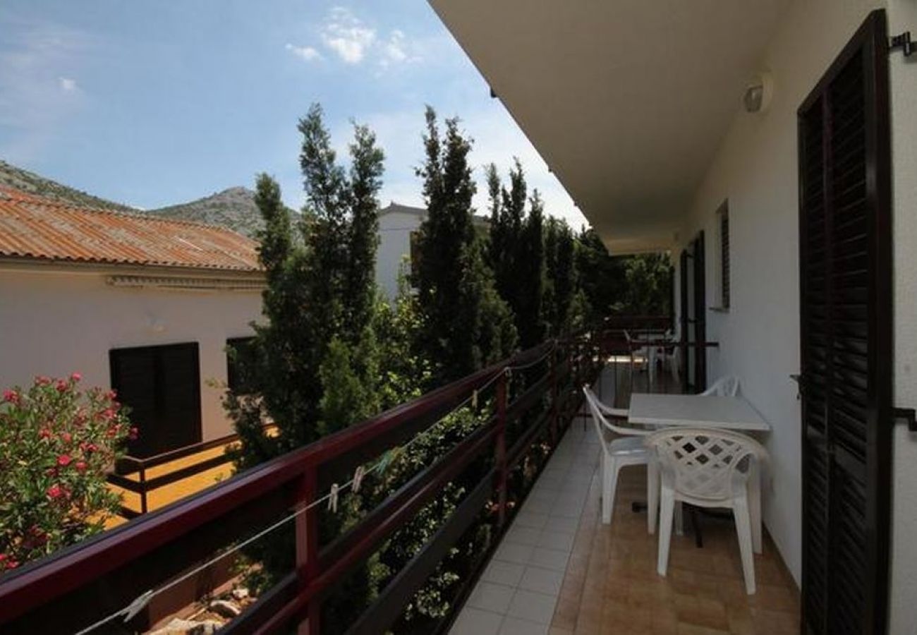 Apartamento en Starigrad - Apartamento en Starigrad-Paklenica con Balcón, Acondicionador, WIFI (627-5)