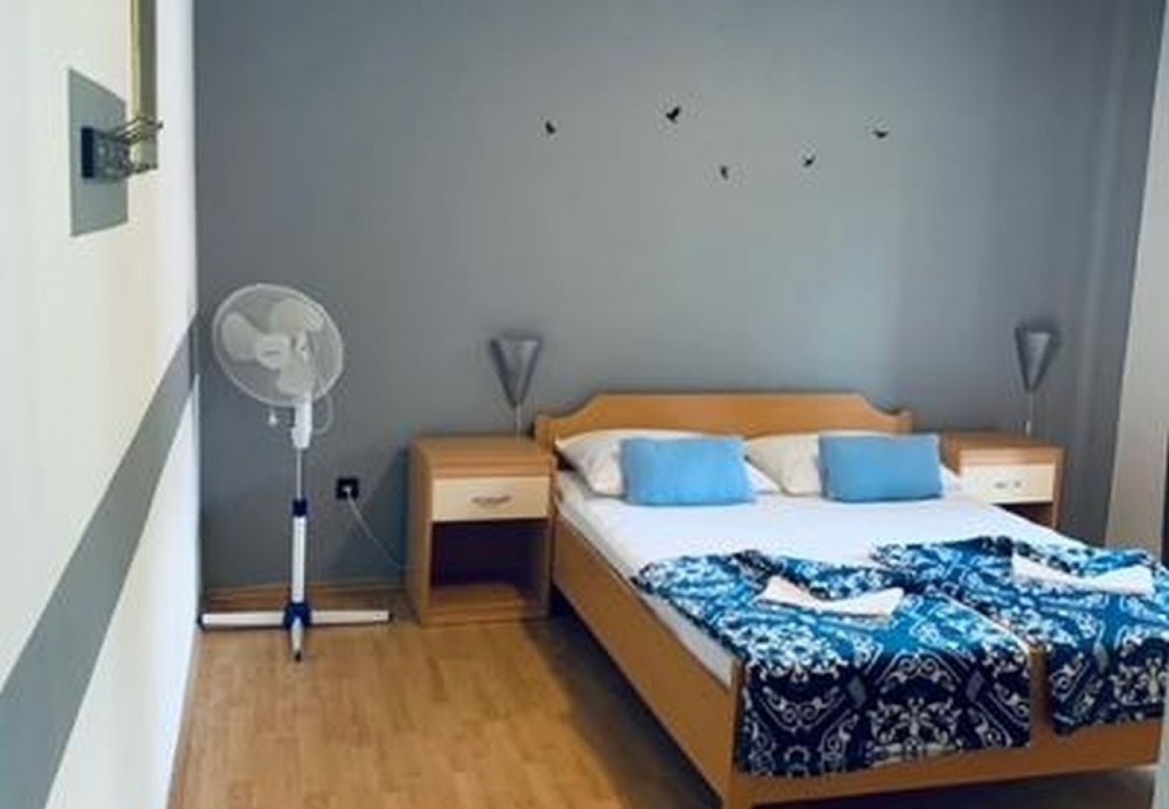 Apartamento en Starigrad - Apartamento en Starigrad-Paklenica con Balcón, Acondicionador, WIFI (627-5)