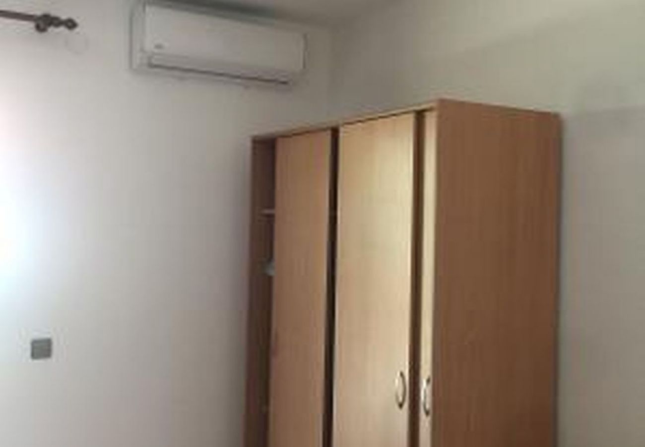 Apartamento en Starigrad - Apartamento en Starigrad-Paklenica con Balcón, Acondicionador, WIFI (627-5)