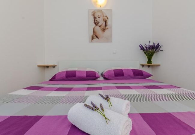 Apartamento en Privlaka - Apartamento en Privlaka con Seaview, Balcón, Acondicionador, WIFI (667-2) Apartamento en Privlaka - Apartamento en Privlaka con Seaview, Balcón, Acondicionador, WIFI (667-2)