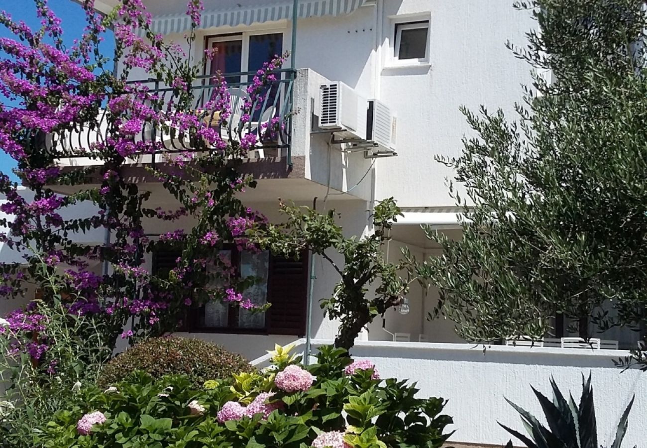 Apartamento en Vodice - Apartamento en Vodice con Seaview, Balcón, Acondicionador, WIFI (612-1)