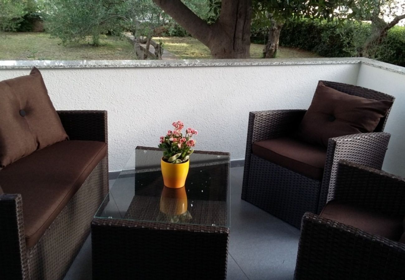 Apartamento en Vodice - Apartamento en Vodice con Terraza, Acondicionador, WIFI, Lavadora (3671-6)