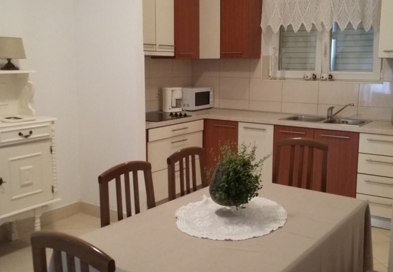 Apartamento en Vodice - Apartamento en Vodice con Terraza, Acondicionador, WIFI, Lavadora (3671-6)