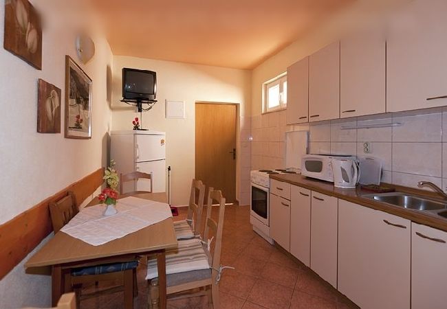 Apartamento en Tucepi - Apartamento en Tučepi con Terraza, Acondicionador, WIFI (3674-2) Apartamento en Tucepi - Apartamento en Tučepi con Terraza, Acondicionador, WIFI (3674-2)