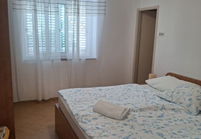 Apartamento en Kampor - Apartamento en Kampor con Seaview, Terraza, Acondicionador, WIFI (3708-1) Apartamento en Kampor - Apartamento en Kampor con Seaview, Terraza, Acondicionador, WIFI (3708-1)