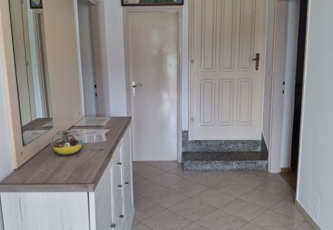 Apartamento en Kampor - Apartamento en Kampor con Seaview, Terraza, Acondicionador, WIFI (3708-1) Apartamento en Kampor - Apartamento en Kampor con Seaview, Terraza, Acondicionador, WIFI (3708-1)