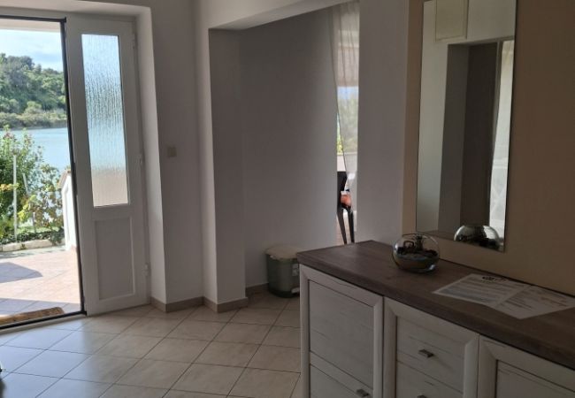 Apartamento en Kampor - Apartamento en Kampor con Seaview, Terraza, Acondicionador, WIFI (3708-1) Apartamento en Kampor - Apartamento en Kampor con Seaview, Terraza, Acondicionador, WIFI (3708-1)