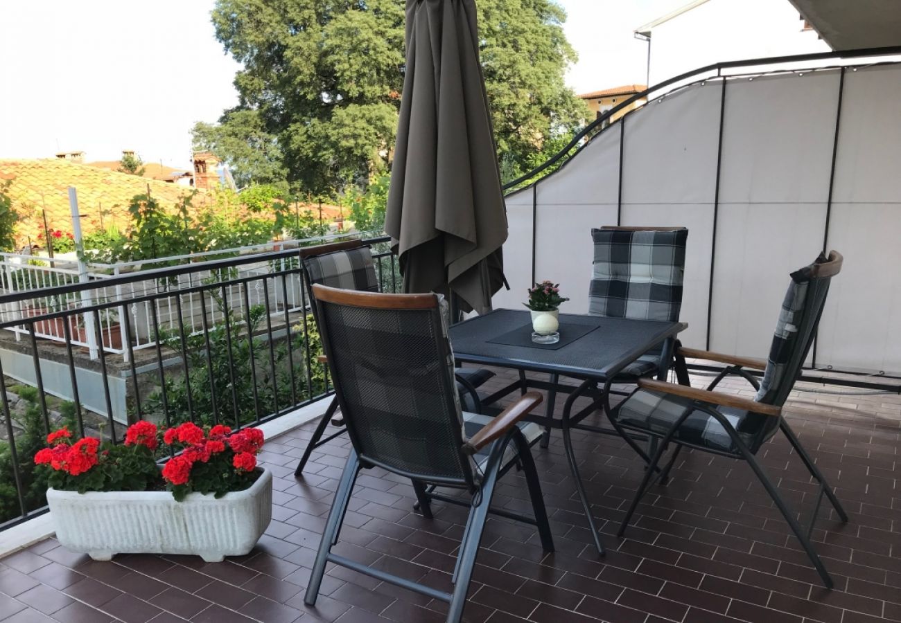 Apartamento en Lovran - Apartamento en Lovran con Terraza, Acondicionador, WIFI, Lavadora (3735-2)