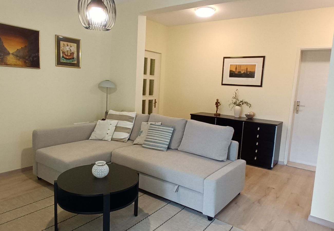 Apartamento en Ražanj - Apartamento en Ražanj con Terraza, Acondicionador, WIFI, Lavadora (3743-3)