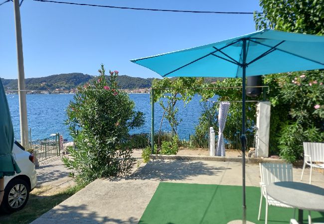 Apartamento en Supetarska Draga - Apartamento en Supetarska Draga con Seaview, Terraza, Acondicionador, WIFI (3750-1) Apartamento en Supetarska Draga - Apartamento en Supetarska Draga con Seaview, Terraza, Acondicionador, WIFI (3750-1)