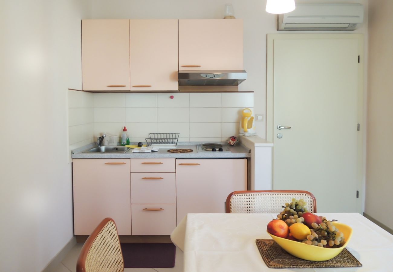 Estudio en Baška Voda - Apartamento Estudio en Baška Voda con Balcón, Acondicionador, WIFI, Lavadora (3785-3)