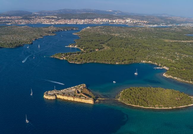 Apartamento en Zlarin - Apartamento en Zlarin con Balcón, WIFI, Lavadora (3813-2) Apartamento en Zlarin - Apartamento en Zlarin con Balcón, WIFI, Lavadora (3813-2)