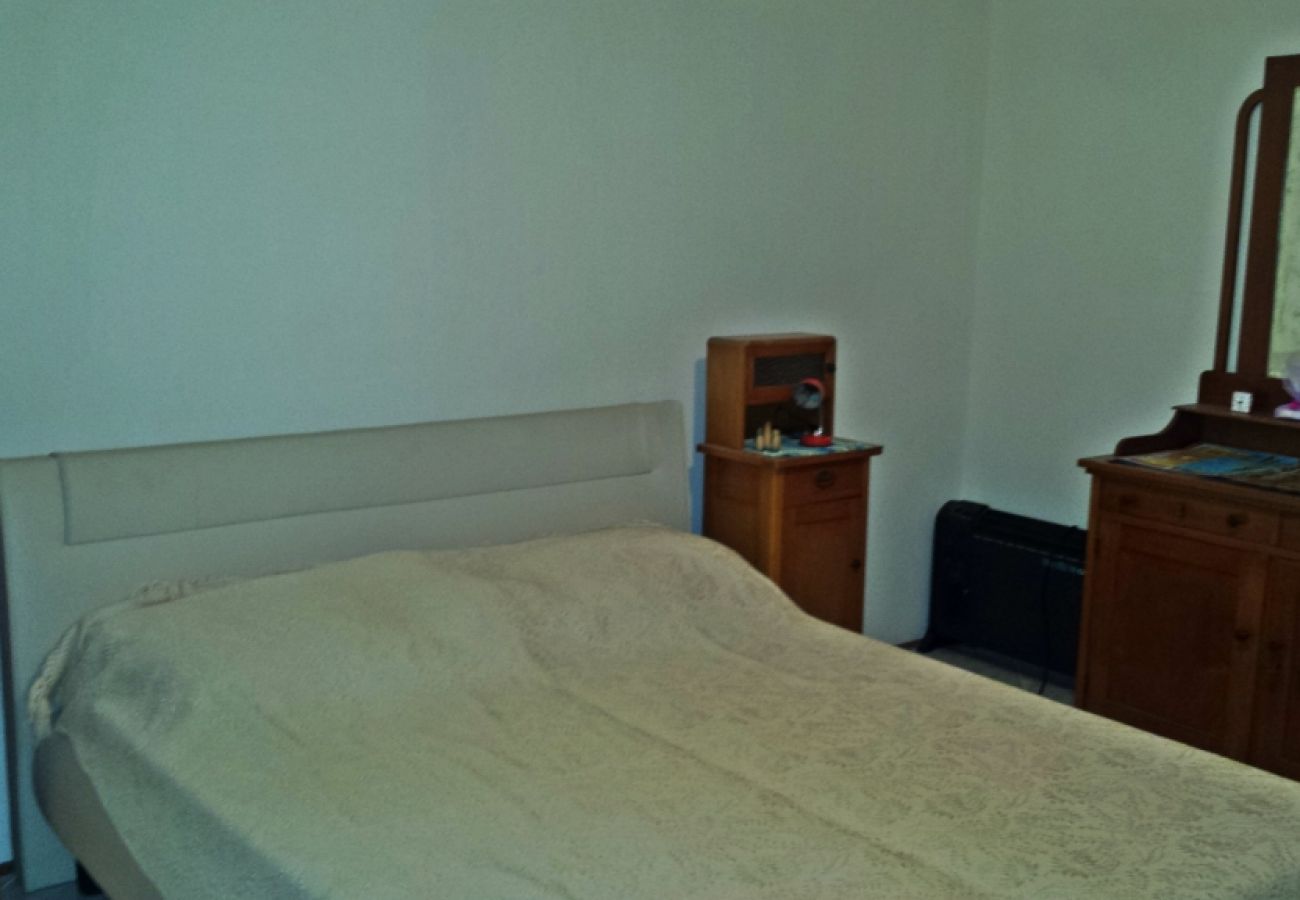 Apartamento en Zlarin - Apartamento en Zlarin con Balcón, WIFI, Lavadora (3813-2)