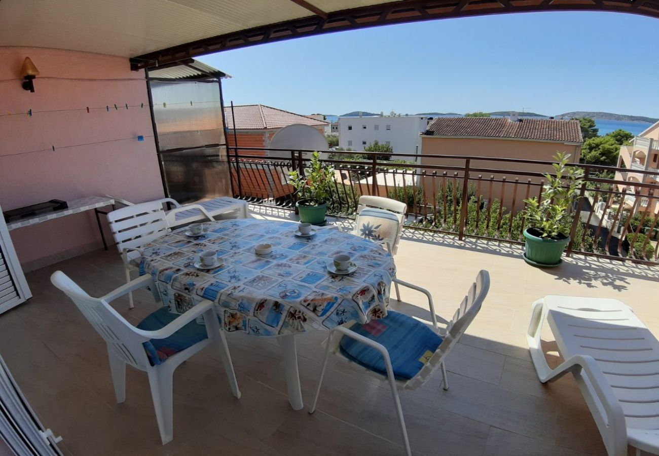 Apartamento en Sibenik - Apartamento en Brodarica con Seaview, Terraza, Acondicionador, WIFI (3814-1)