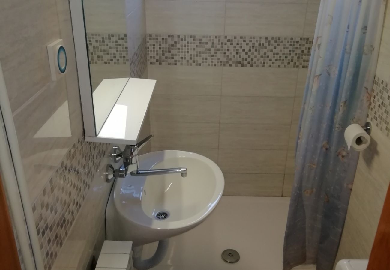 Apartamento en Sibenik - Apartamento en Brodarica con Seaview, Terraza, Acondicionador, WIFI (3814-1)