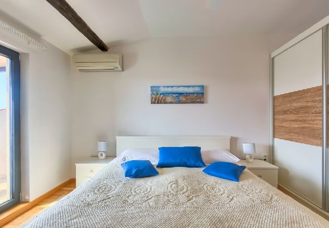 Apartamento en Štinjan - Apartamento en Štinjan con Seaview, Terraza, Acondicionador, WIFI (3326-2) Apartamento en Štinjan - Apartamento en Štinjan con Seaview, Terraza, Acondicionador, WIFI (3326-2)