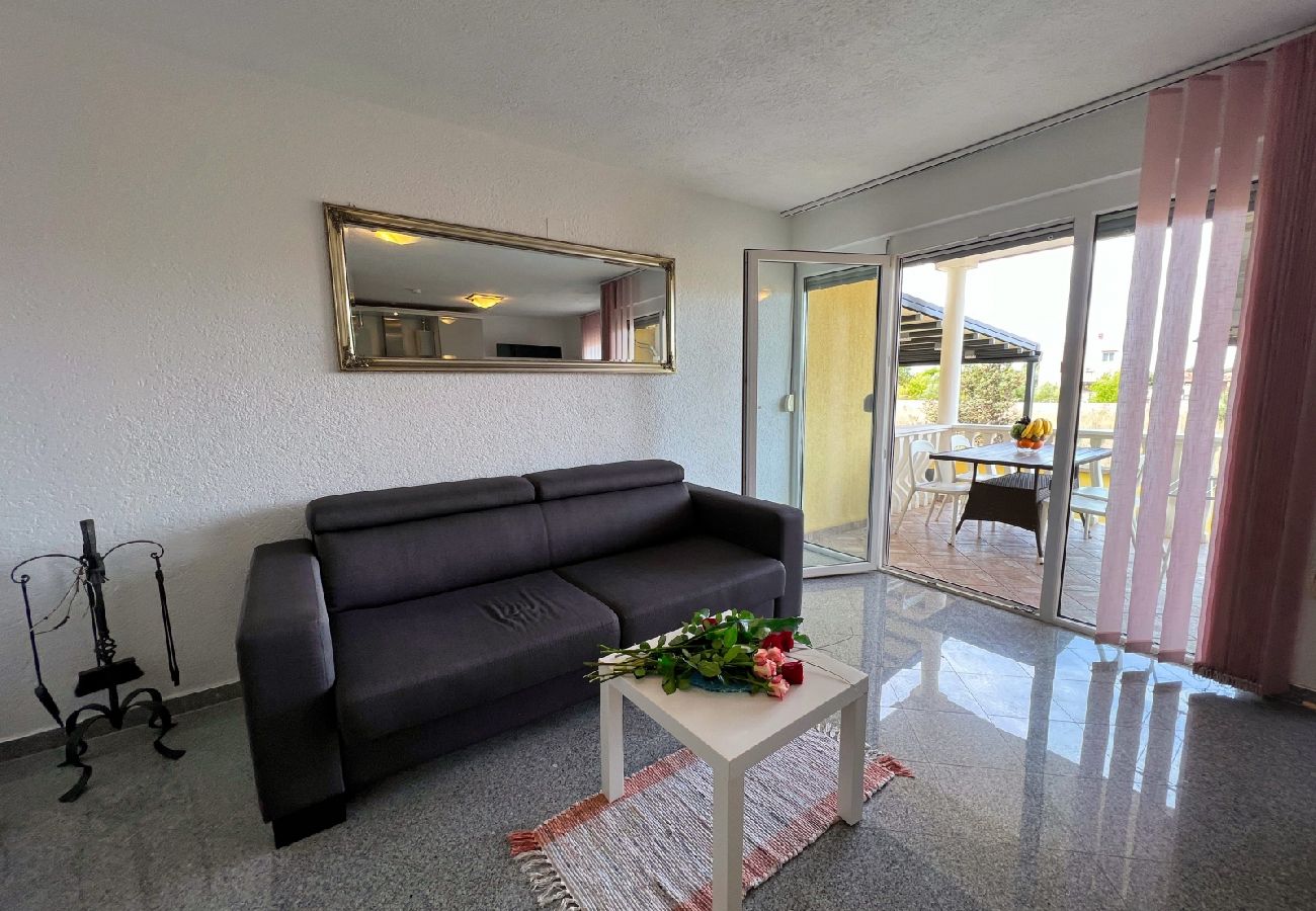 Apartamento en Nin - Apartamento en Zaton (Zadar) con Terraza, Acondicionador, WIFI, Lavadora (4141-1)