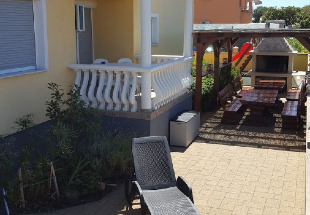 Apartamento en Nin - Apartamento en Zaton (Zadar) con Terraza, Acondicionador, WIFI, Lavadora (4141-1)