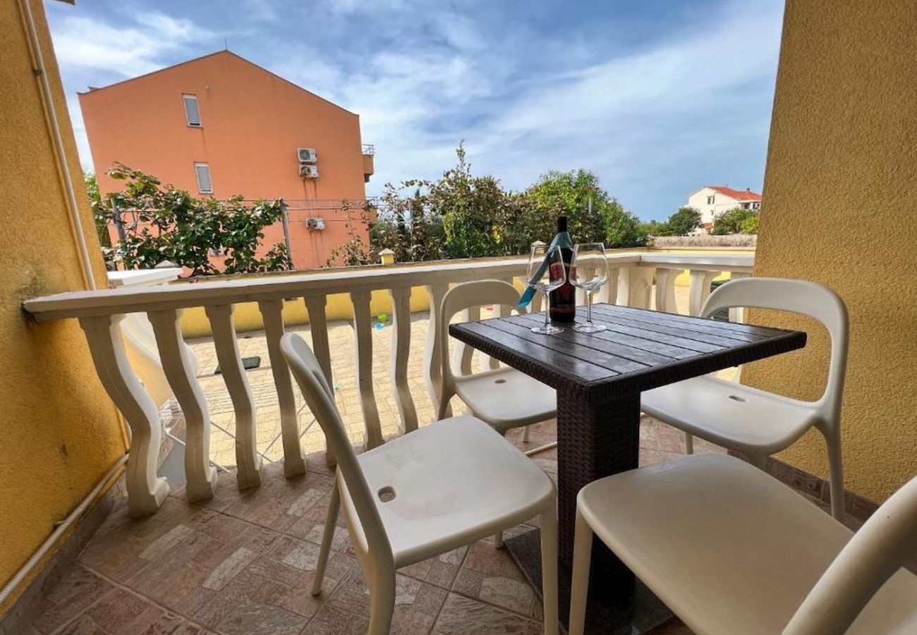 Apartamento en Nin - Apartamento en Zaton (Zadar) con Terraza, Acondicionador, WIFI, Lavadora (4141-2)