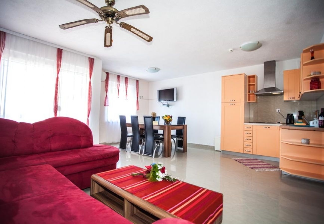 Apartamento en Nin - Apartamento en Zaton (Zadar) con Terraza, Acondicionador, WIFI, Lavadora (4141-5)