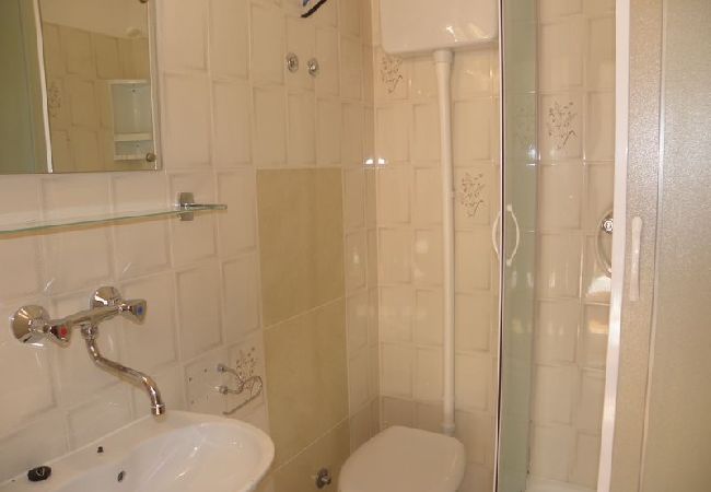 Apartamento en Duce - Apartamento en Duće con Seaview, Balcón, Acondicionador, WIFI (4166-8) Apartamento en Duce - Apartamento en Duće con Seaview, Balcón, Acondicionador, WIFI (4166-8)