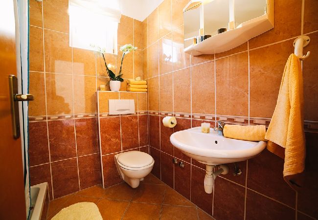 Apartamento en Duce - Apartamento en Duće con Seaview, Balcón, Acondicionador, WIFI (4167-4) Apartamento en Duce - Apartamento en Duće con Seaview, Balcón, Acondicionador, WIFI (4167-4)