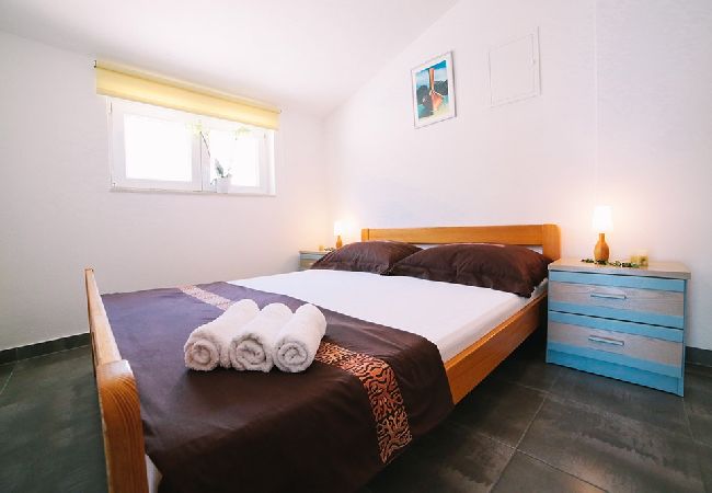 Apartamento en Duce - Apartamento en Duće con Seaview, Balcón, Acondicionador, WIFI (4167-8) Apartamento en Duce - Apartamento en Duće con Seaview, Balcón, Acondicionador, WIFI (4167-8)