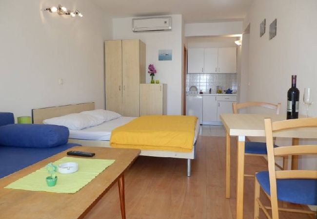 Estudio en Duce - Apartamento Estudio en Duće con Seaview, Balcón, Acondicionador, WIFI (4173-3) Estudio en Duce - Apartamento Estudio en Duće con Seaview, Balcón, Acondicionador, WIFI (4173-3)