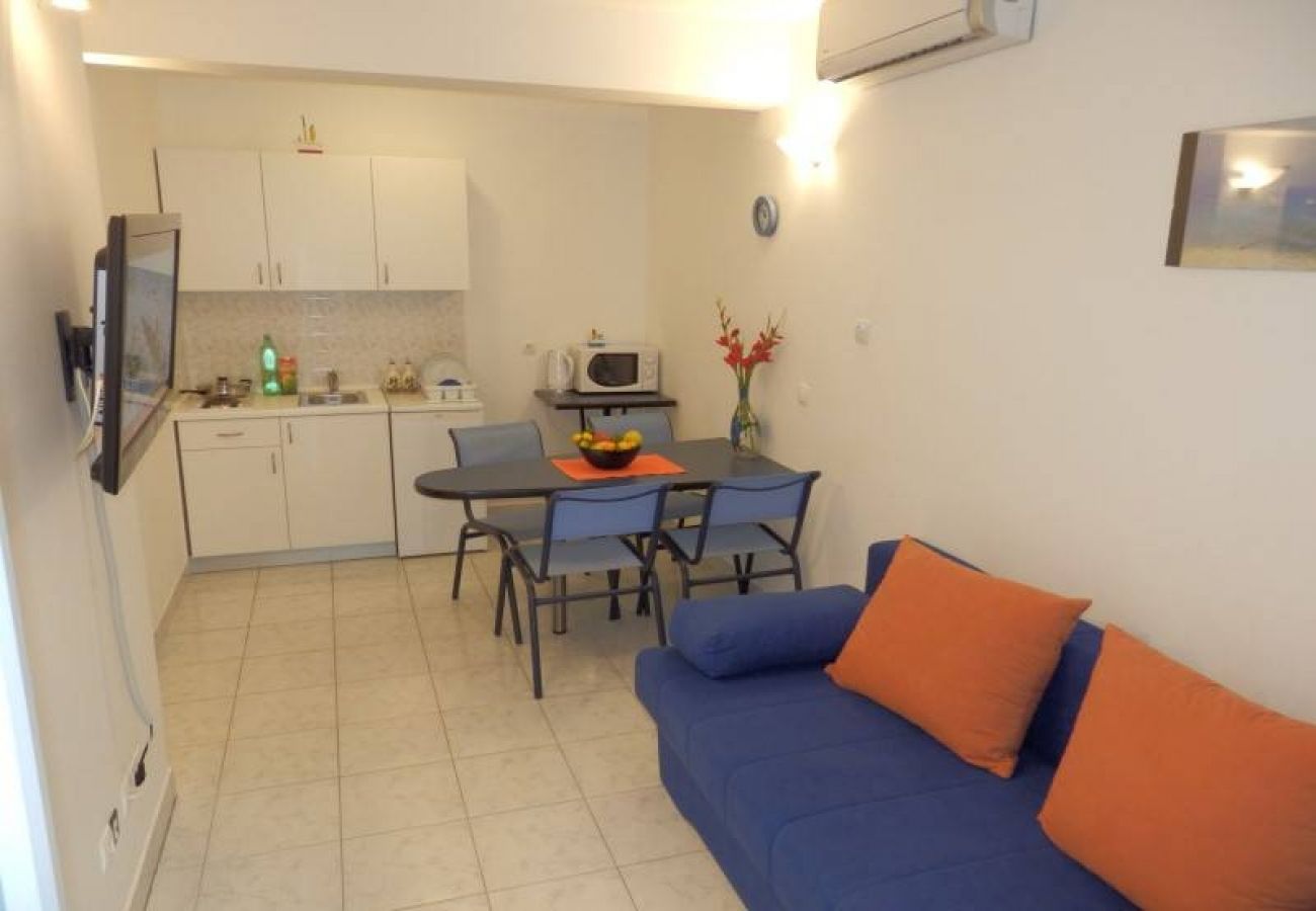 Apartamento en Duce - Apartamento en Duće con Terraza, Acondicionador, WIFI, Lavadora (4173-4)