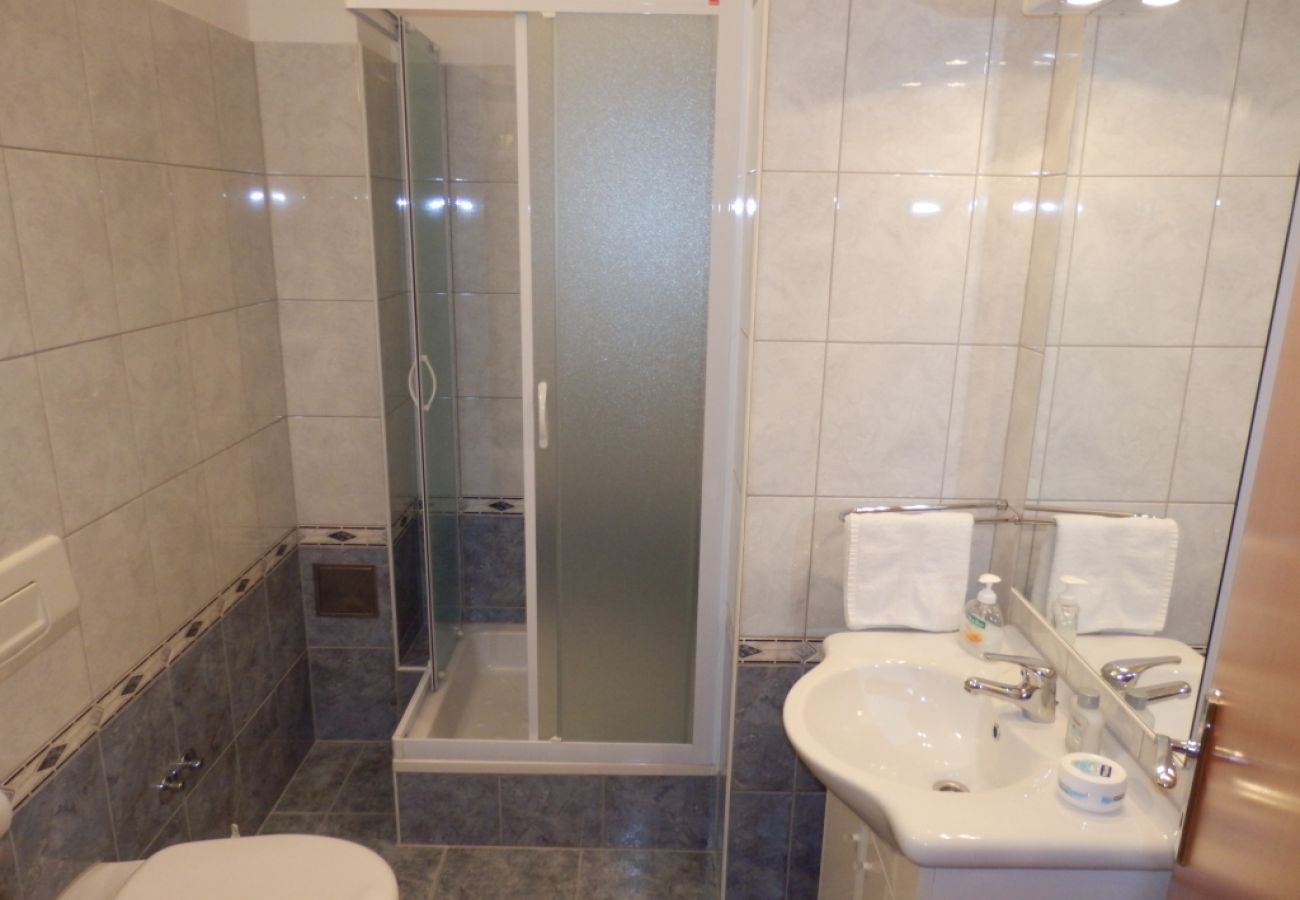 Apartamento en Duce - Apartamento en Duće con Terraza, Acondicionador, WIFI, Lavadora (4173-9)